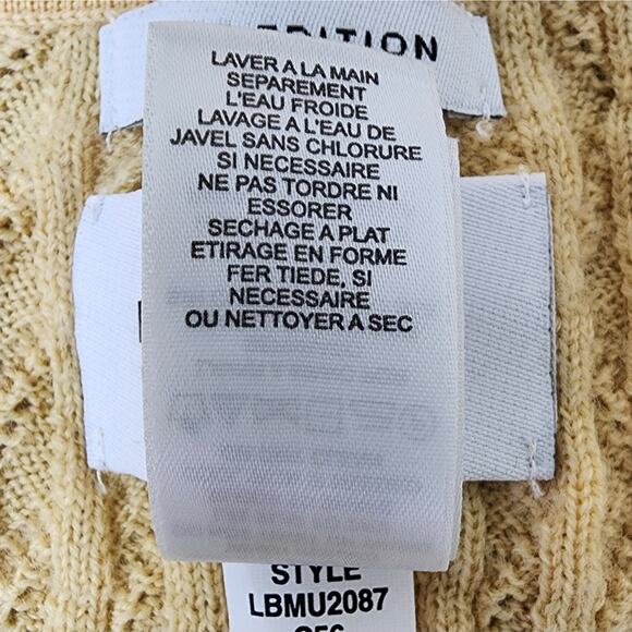 Liz golf  merino wool vest  is perfect on the golf course or for everyday wear - Picture 4 of 6